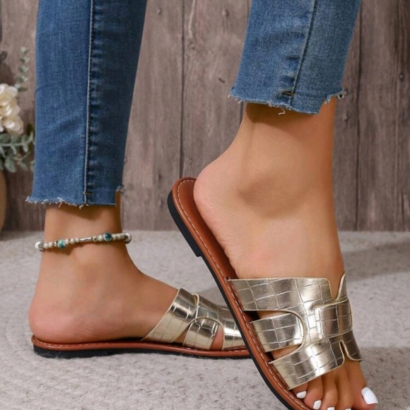 Womens Gold Flats Flip Flops Size 12 - Picture 3 of 8